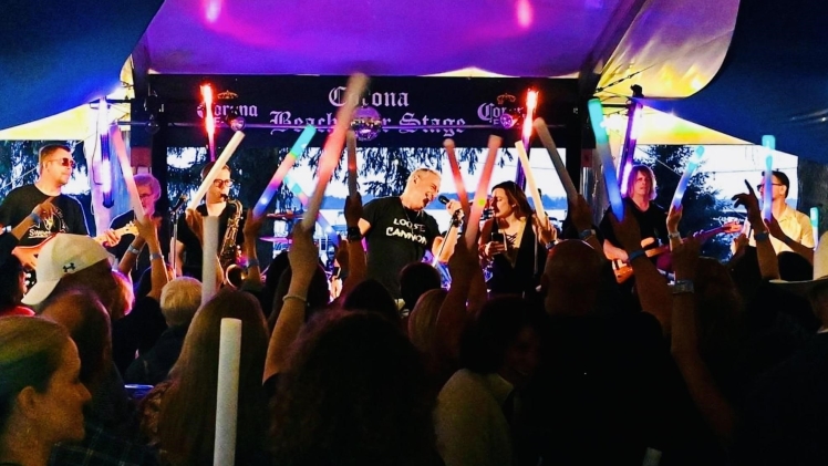Guide To Procure Custom Foam Glow Sticks Online!