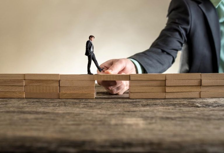 Bridging the Gap: How Workers’ Compensation Lawyers and Private Investigators Collaborate
