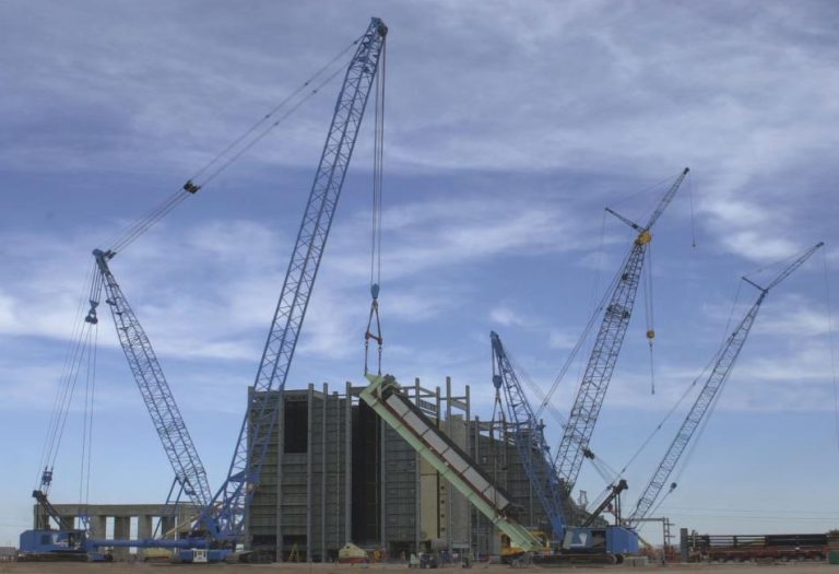 How Construction Cranes Enhance Project Efficiency and Productivity