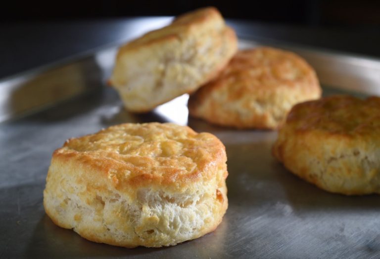 Delicious Copycat Hardee’s Biscuit Recipe You’ll Love