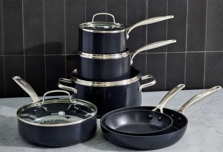 Non-Stick Kadai vs. Cookware: Choosing the Right Pan for Your Cooking Style