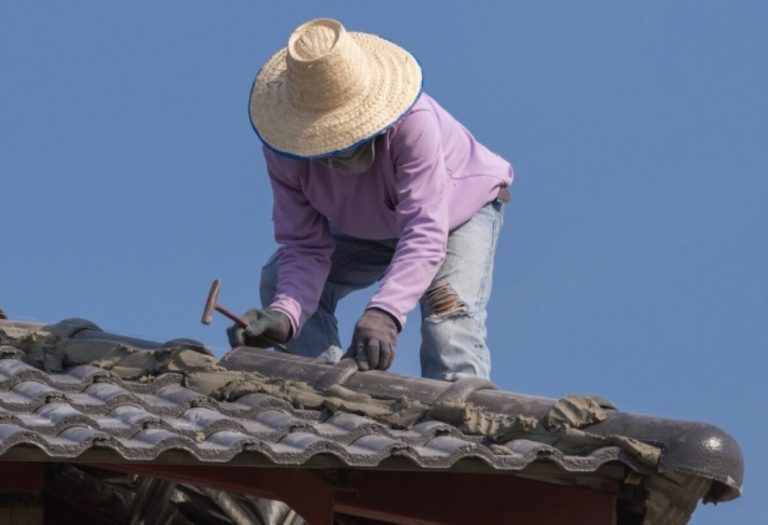 Why You Shouldn’t Fix Roofing Issues Yourself: The Right Steps to Take Instead