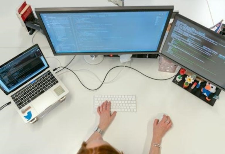 Crafting Seamless, High-Performance Front-End Experiences for the Digital Age