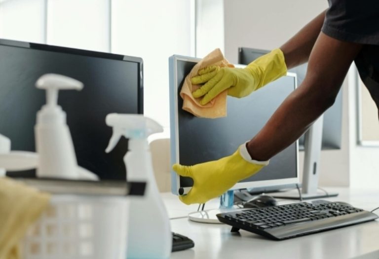 How Are Cleaning Services Adapting Zero-Waste and Recycling Practices?