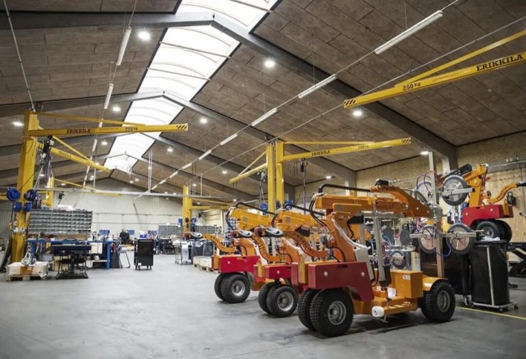 How Smart Lift Equipment Purchases Can Save Your Business Thousands Annually