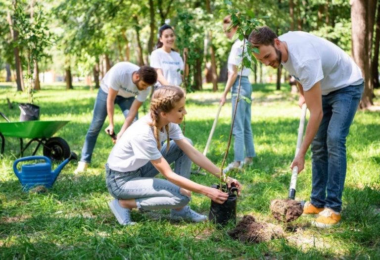 Unleashing Personal Growth: The Benefits and Impact of Community Service