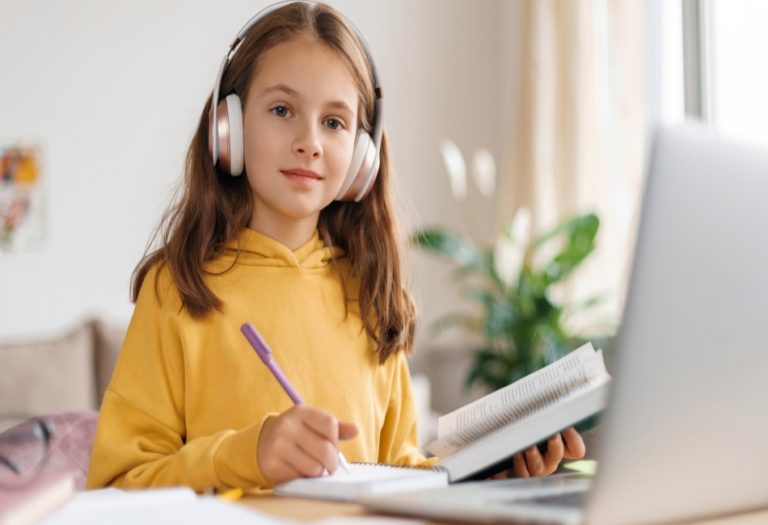 How Online Science Tutors Help Students Overcome Homework Hurdles
