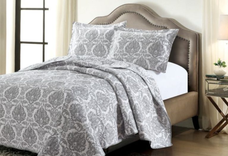 How to Select the Right Type of Coverlet for Your Bed In Order To Improve the Room